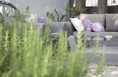 Ferrals-les-Corbieres Apartment | Discover Upper Gite Jardin Bleu: Pet-Friendly Retreat