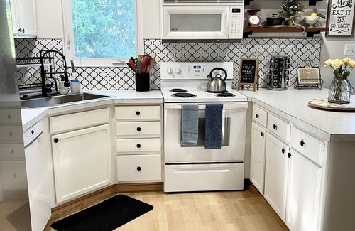 Campbell Park Apartment | Upper Grape, Midtown Home with Pool & Spa - Rated 9.2/10