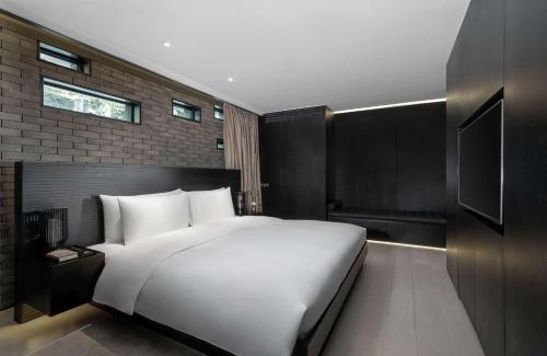 Jinjiang Hotel | Experience Elegance at The Temple House - 5 Star Retreat