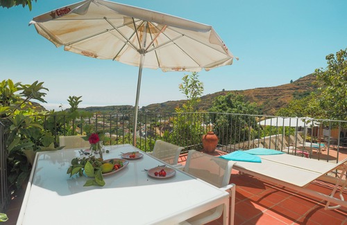 Las Lagunetas Apartment | Experience Comfort at Upper House “El Estanco 14”