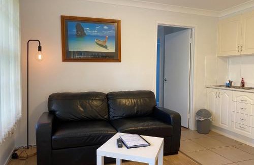 Muswellbrook Apartment | Discover Upper Hunter Annex: Family-Friendly Retreat