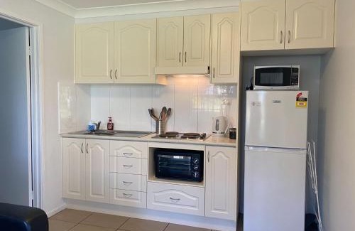 Muswellbrook Apartment | Discover Upper Hunter Annex: Family-Friendly Retreat