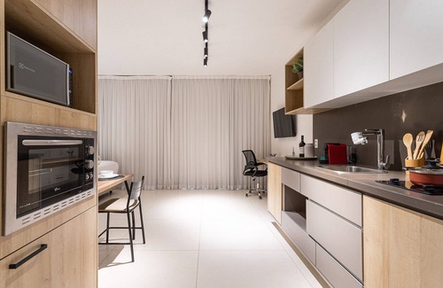 Vila Nova Conceicao Apartment | Upper Itaim: Ideal Retreat near Faria Lima with Pool & Spa