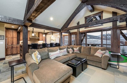 Huntsville Condo | Experience Amazing Mountain Views and Relaxing Spa Retreat