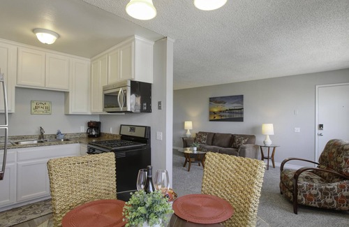 Downtown Condo | Beachside Bliss: 1-Bedroom Condo with Ocean View & Breakfast