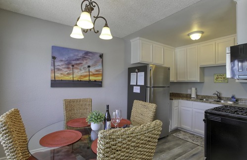 Downtown Condo | Beachside Bliss: 1-Bedroom Condo with Ocean View & Breakfast