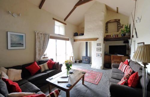 St Brides House | Upper Porthmawr Cottage: Family-Friendly Retreat at Whitesands