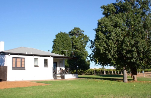Baskerville Cottage | Relaxing Upper Reach Spa Cottage with Free Wi-Fi Awaits