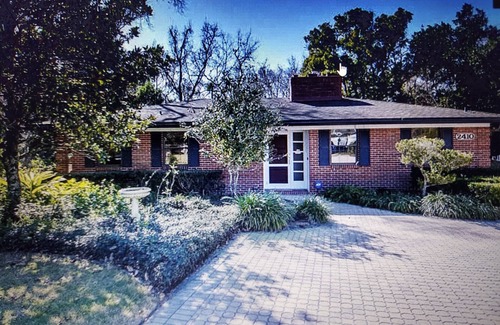 Hyde Park House | Relax in Nature: Upper Unit with Private Yard & Kayaks