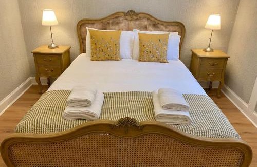 Tighnabruaich Apartment | Experience Upper Villa: 4-Star Getaway in Tighnabruich