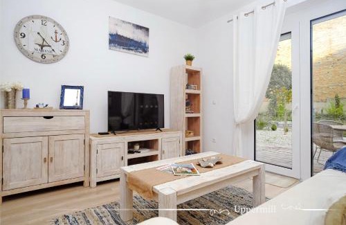 Pecs Apartment | Exceptional Uppermill Suite #3 with Oceanfront Views