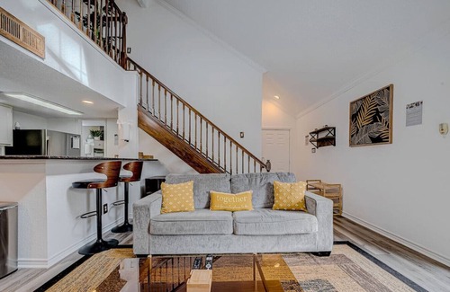 Astrodome Condo | Pet-Friendly Condo with Pool Near Texas Medical Center