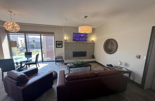 Columbia Condo | Upscale 2-bedroom luxury loft in vibrant downtown Columbia, MO, in The District