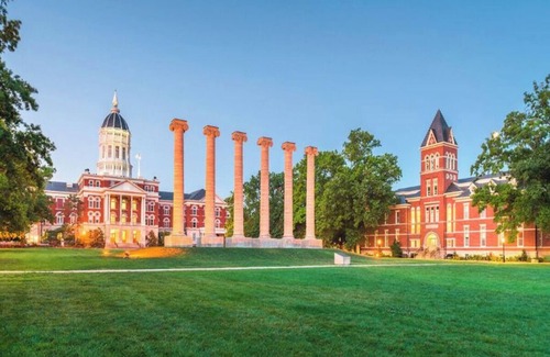 Columbia Condo | Upscale 2-bedroom luxury loft in vibrant downtown Columbia, MO, in The District