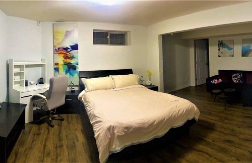 South Central House | Modern 2 Bedroom Suite with Child-Friendly Amenities