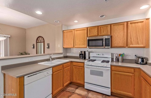 Village Fairways Condo | Elegant 2-BR Condo in North Scottsdale with Pool & Golf
