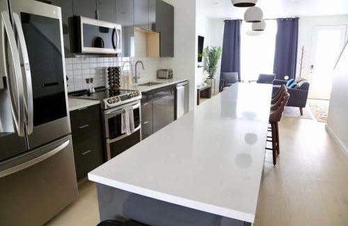 Central East Austin Apartment | Stylish 2BR Condo with Patio & City Views in DT Austin