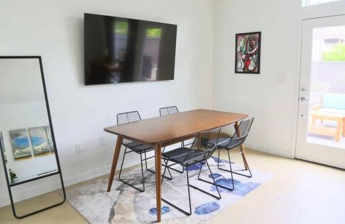 Central East Austin Apartment | Stylish 2BR Condo with Patio & City Views in DT Austin