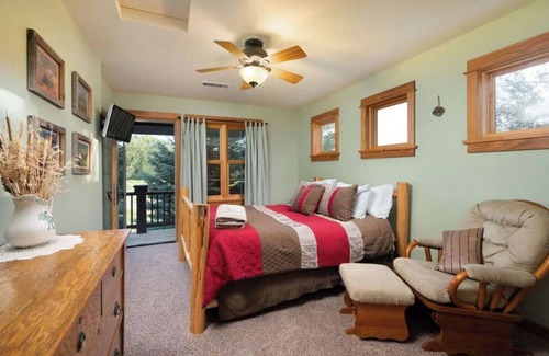 Bozeman House | Pet-Friendly 2BR Suite in Bozeman - Rated 10/10 by Guests