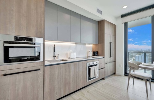 North Beach Condo | Upscale 3BR/2BA Condo w/Pool – Walk to the Ocean