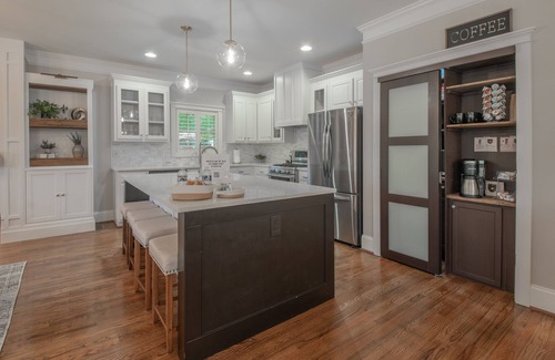 Athens House | Exceptional 4BR Retreat Near Stadium and Downtown