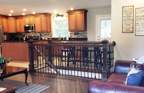 Fairfield House | Family-Friendly 5-Star Retreat with Pet and Kitchen Amenities