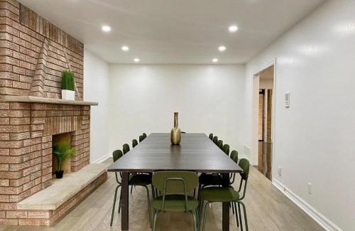 Richmond Hill Villa | Upscale 6BR Villa at Birch Avenue
