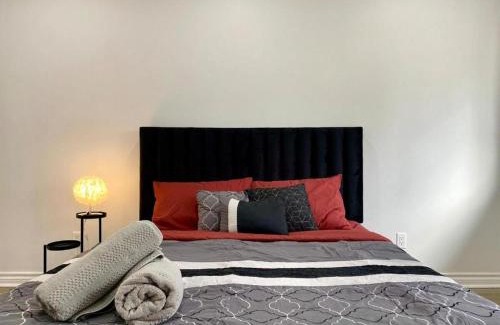Richmond Hill Villa | Upscale 6BR Villa at Birch Avenue
