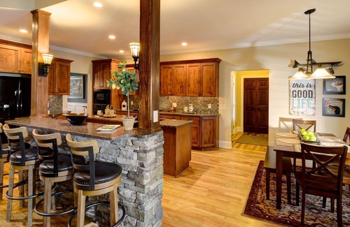 Skaneateles House | Elegant Evan's Lodge: Lake View Retreat Near Downtown Skaneateles