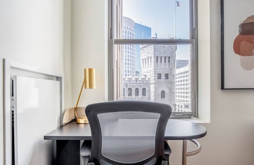 Bay Village Apartment | Stylish Back Bay 1BR with Gym, W/D & Dining Nearby