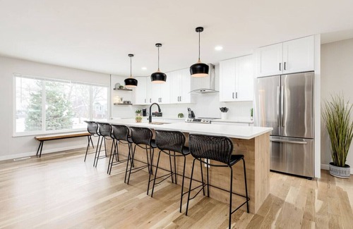 Castlewood House | Elegant Boho Retreat with Spa and Family-Friendly Amenities