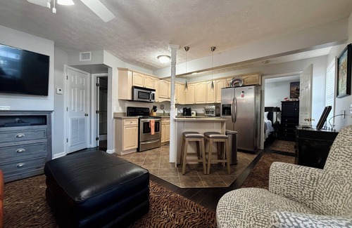 Auburn Condo | Upscale Condo, as close as it gets to Jordan-Hare Stadium!