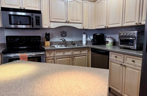 Auburn Condo | Upscale Condo, as close as it gets to Jordan-Hare Stadium!