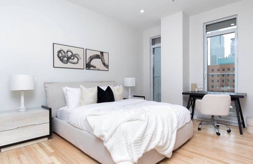 Westminster Condo | Upscale Condo In the middle of Downtown of Montreal