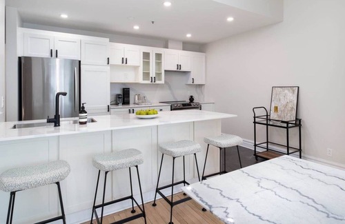 Westminster Condo | Upscale Condo In the middle of Downtown of Montreal