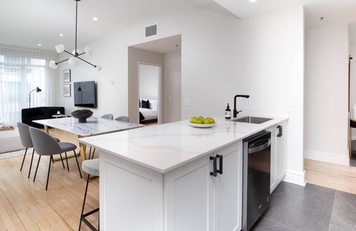 Westminster Condo | Upscale Condo In the middle of Downtown of Montreal