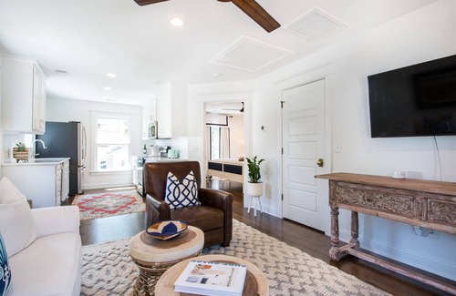 Old Village House | Couple's Retreat with Ocean Views & Breakfast in CHS