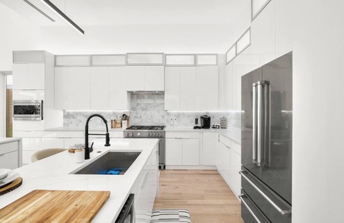 Dallas House | Designer Modern Home Near Uptown Dallas with Spa & Breakfast