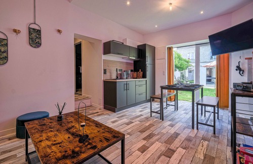 Chauconin-Neufmontiers Cottage | Prime Home Minutes from Disneyland with Family Amenities