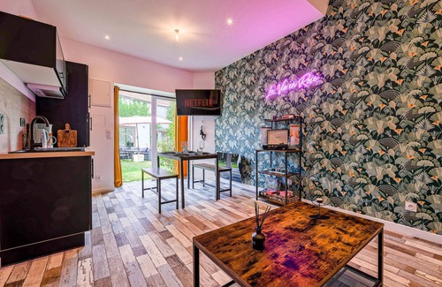 Chauconin-Neufmontiers Cottage | Prime Home Minutes from Disneyland with Family Amenities