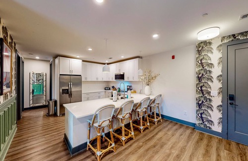 Rolling Mill Hill Condo | Vibrant Downtown Nashville Condo with Pool & Spa Amenities