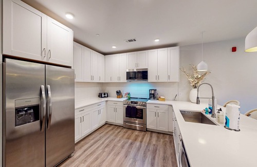 Rolling Mill Hill Condo | Vibrant Downtown Nashville Condo with Pool & Spa Amenities