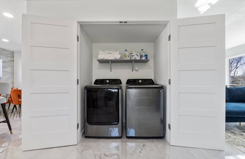 Allandale House | Pet-Friendly Retreat with Tennis, Ping-Pong & Relaxation