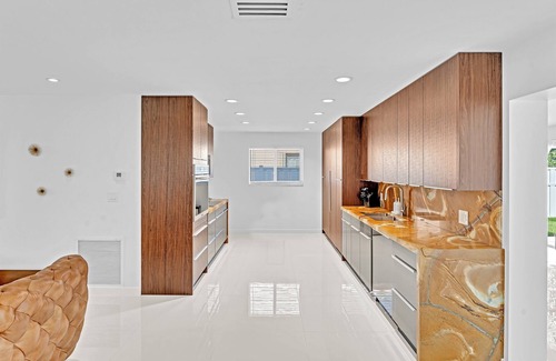 Hollywood Hills House | Premier Hollywood Retreat with Private Pool and Breakfast