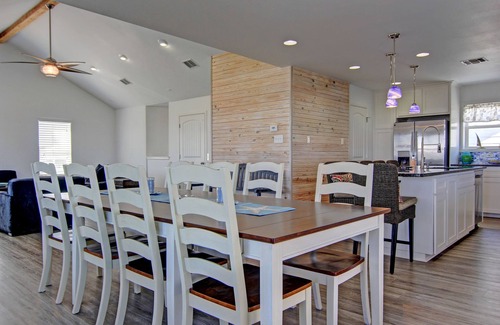 Port Aransas House | Elegant Beach Access Home with Community Pool & Ocean View