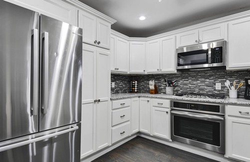 Overland Park House | Top-Rated Home with Beautiful Deck and DreamLux Beds