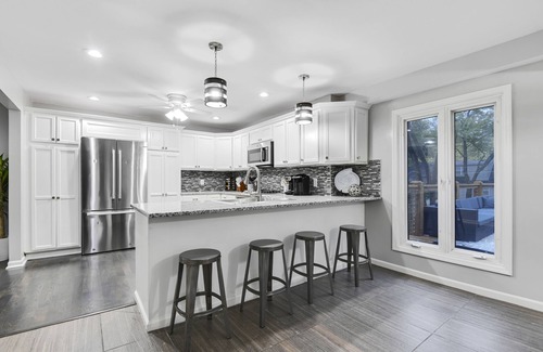 Overland Park House | Top-Rated Home with Beautiful Deck and DreamLux Beds