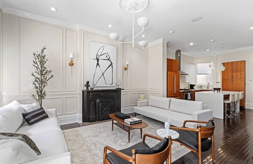 Lincoln Park House | Elegant Home in Lincoln Park: Steps from Downtown Attractions