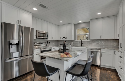 Dripping Springs House | Premier Home with Fire Pit - Steps from Mercer St!
