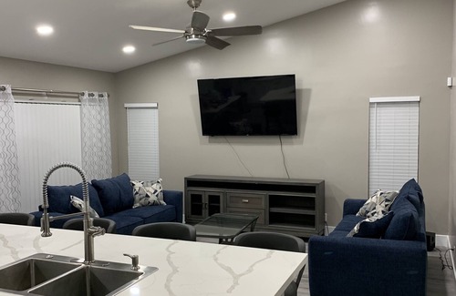 Miramar House | Modern Home Near Hardrock Stadium with Family-Friendly Amenities